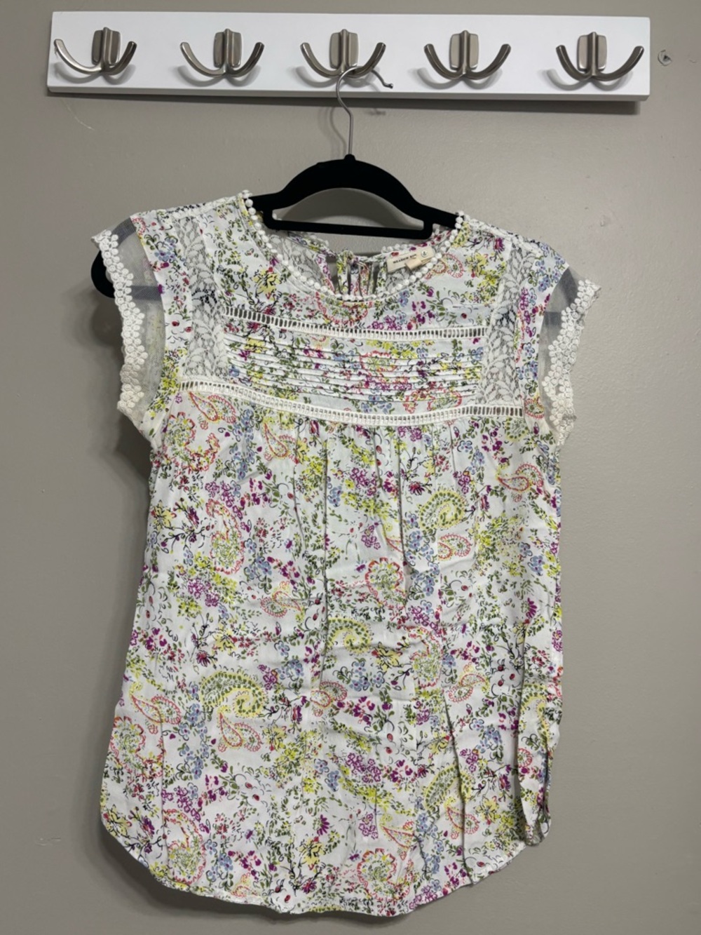Anthropologie Meadow Rue Nellore Floral Short sleeve shirt. Size small